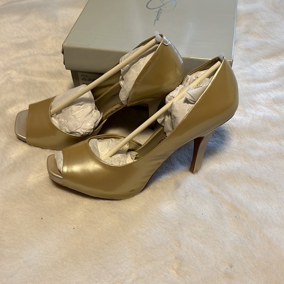 Jessica Simpson Pearlized Patent Leather Heels - Picture 2 of 3